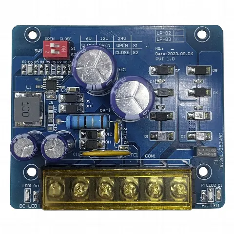 Fuente Tipo Tarjeta / Salida Seleccionable 6/12/24 Vcc / 1.5 A Continuo / Entrada 16-24 Vca / Protección Térmica y Cortocircuito