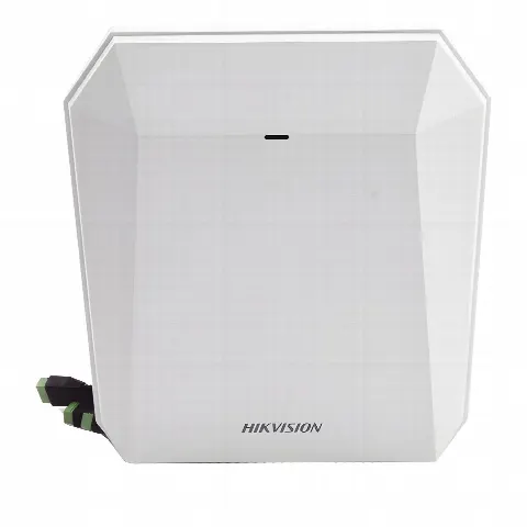 Radar IP Perimetral / 60 m (196.9 ft) de Alcance / 120° de Cobertura / 32 Objetos / 16 Zonas / 4 Salidas de Alarma / IP67 / IK10 / NEMA 4X
