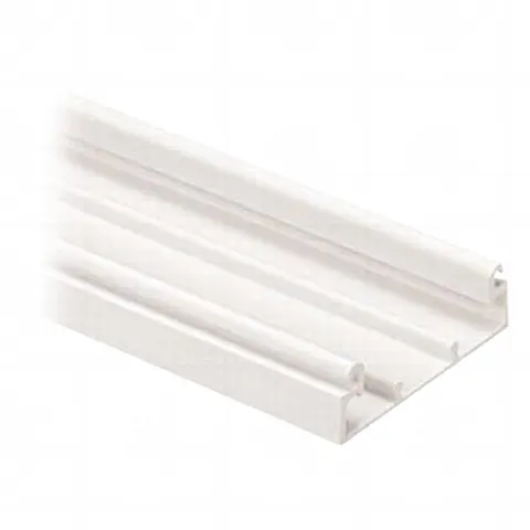 Base para canaleta T-45, de PVC rígido, con orificios perforados para montaje, 60.3 x 18.5 x 2400 mm, Color Blanco Mate