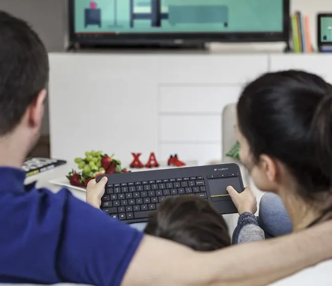 Teclado LOGITECH K400 PLUS